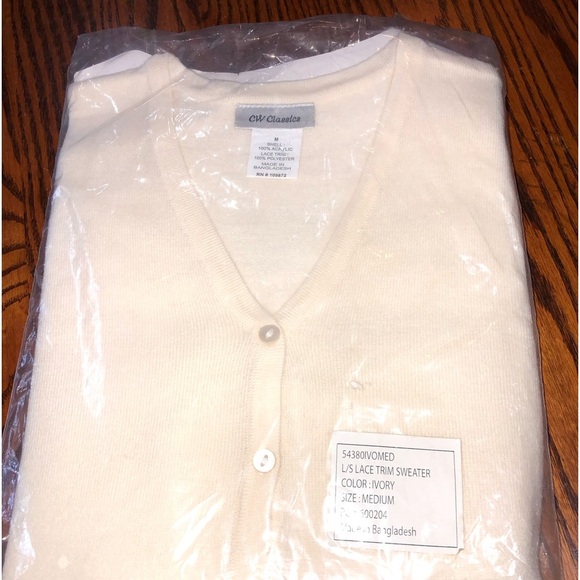 BNIP CW CLASSICS SIZE MEDIUM IVORY  LONG SLEEVE LACE TRIMMED SWEATER BUTTON UP - Picture 2 of 6